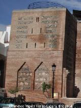 Puerta Real de la Villa. Torreón que la defiende